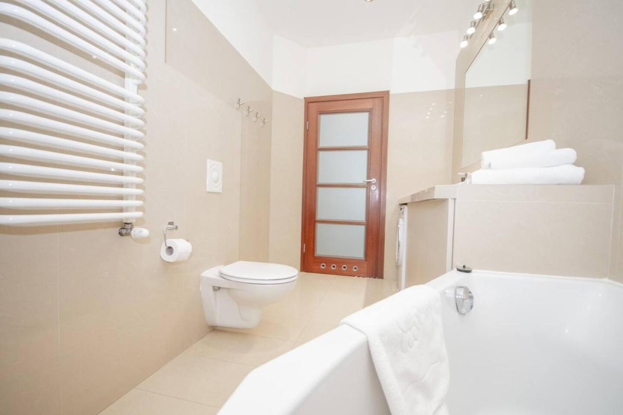Inpoint 2-Bedrooms Apartment With Private Garden And Free Parking Cracovie Extérieur photo